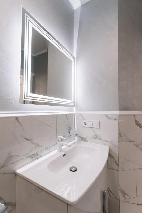 Royal Tower Vip Smart Apartments 1 基輔 外观 照片